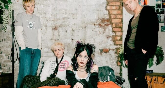 NEW SINGLE : Pale Waves / Fall To Pieces / Single