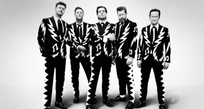 TOUR NEWS : THE HIVES TO SUPPORT ARCTIC MONKEYS