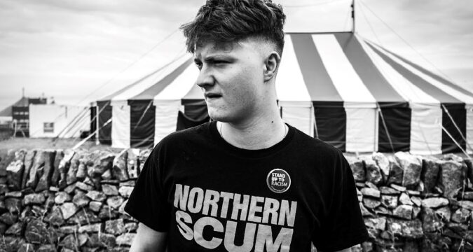 INTERVIEW : Seb Lowe – Strings, Stories, and Social Awareness: A Chat with Kate Couriel & Seb Lowe