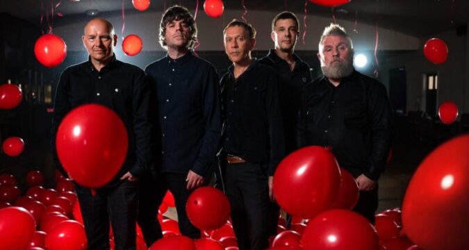 NEW SINGLE : SHED SEVEN share new orchestral version of their anthem ‘CHASING RAINBOWS’ – from forthcoming album ‘Liquid Gold’ (out 27th September)