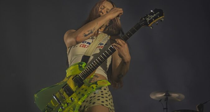 CONCERT REVIEW : WET LEG, O2 ACADEMY, GLASGOW, SCOTLAND, UK, 24TH NOVEMBER 2025