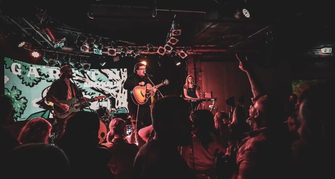 NEW SINGLE : Gareth Announces Wedding Version Of New Single ‘1,000 Lifetimes’ Ahead Of UK Return In May