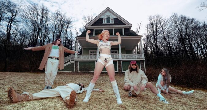 NEW ALBUM : WET LEG announce ‘moisturizer (deluxe)’ expanded set will be released July 10th
