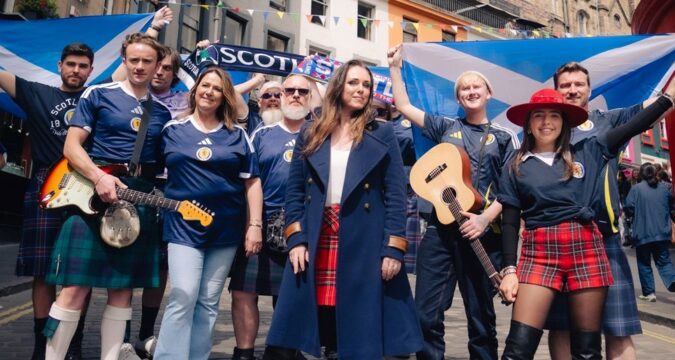 NEW SINGLE : Sandi Thom unveils ‘Proud To Be From Scotland’ – a new Scottish World Cup version of her hit ‘I Wish I Was a Punk Rocker (With Flowers in My Hair)’…