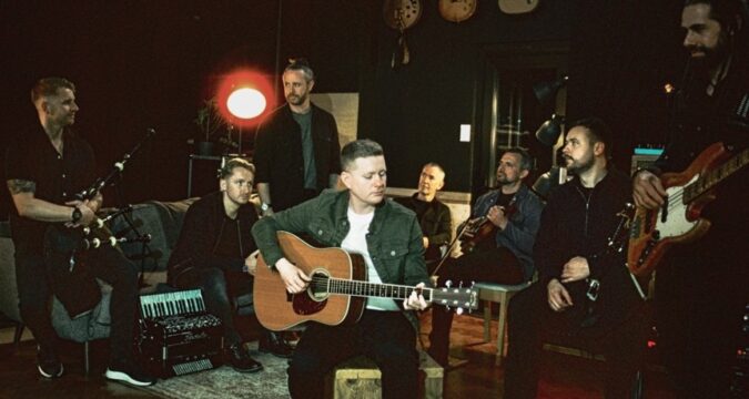 NEW SINGLE : Award-winning Celtic rockers SKERRYVORE follow-up first Top 40 LP with new album ‘Beautiful Mistakes,’ new single and November/December UK & Irish tour