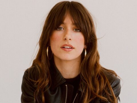 INTERVIEW : ELLE COVES – How Festivals Fuel Her Songwriting: An Honest Chat with Elle Coves ( TRNSMT FESTIVAL 2026 )