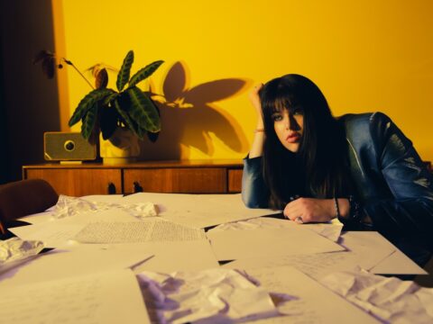 NEW SINGLE : FLORA FIORA SHARES THE OFFICIAL VIDEO FOR NEW SINGLE ‘KICK THE TYRES’
