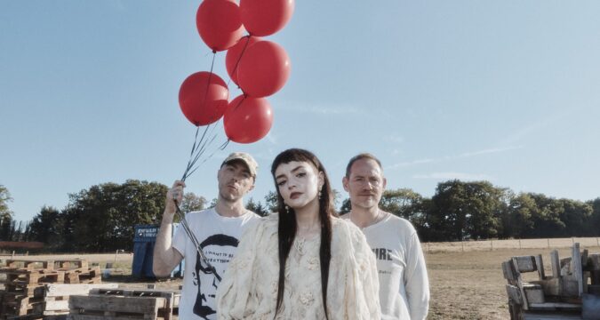 TOUR NEWS : CHVRCHES announce UK tour for 2027 alongside new album out 22nd January